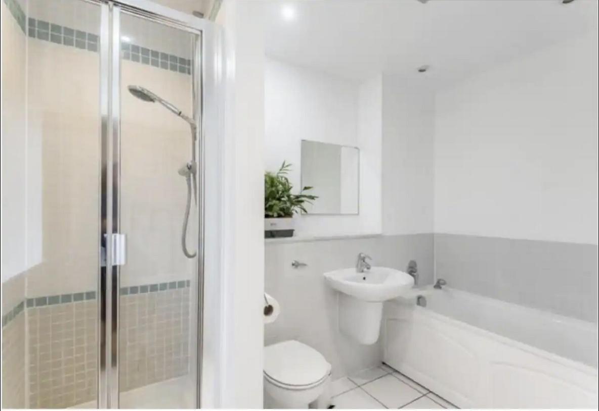 Spacious, Bright And Modern Flat In Holloway Лондон Екстер'єр фото
